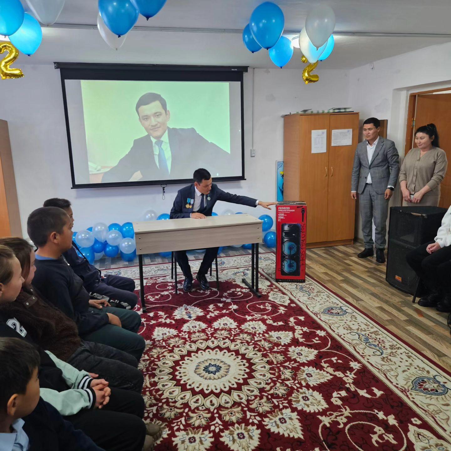 Әлем халықтар жазушылар одағының мүшесі, Жас Алаш газетінің тілшісі, Қабанбай ауылдық мәдениет үйінің директоры Ербол Кәрімұлымен кездесу